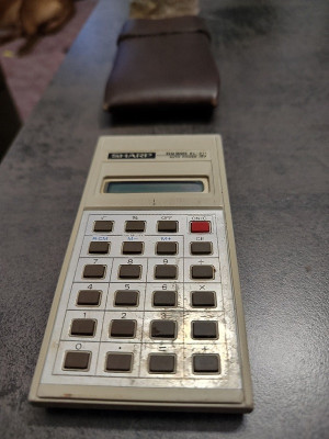 Kalkulator-Vintage-SHARP-Elsi-Mate-EL-211-z-etui.jpg